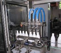 Particolare del riempimento bottiglia